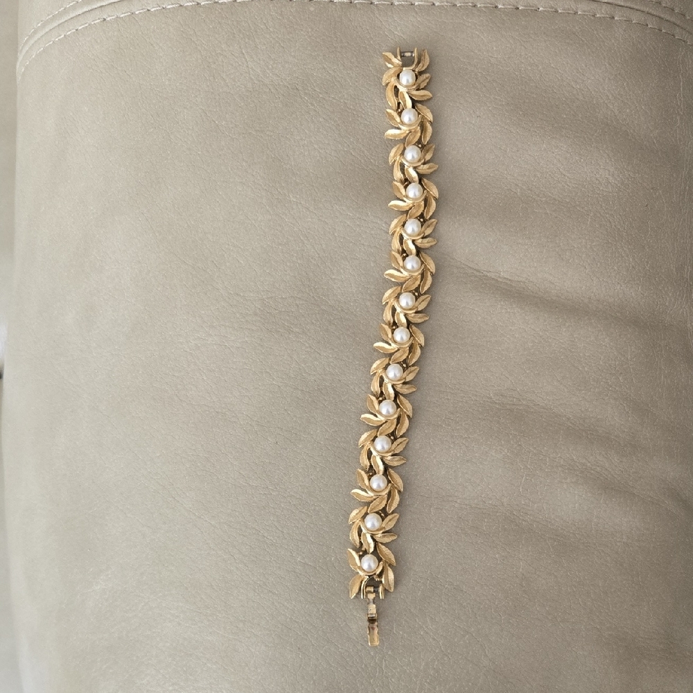 Avon Gold Tone Leaves and White Prarls Bracelet